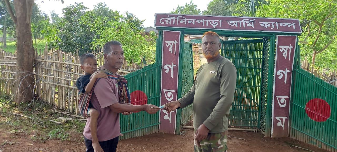 বান্দরবানে বম শিশুর চোখ বাঁচাতে পাশে দাঁড়াল সেনাবাহিনী
