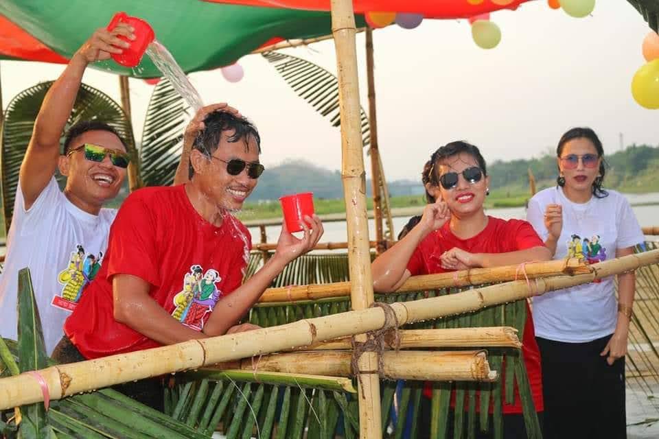 লামায় শুরু হয়েছে ঐতিহ্যবাহী সাংগ্রাই: মৈত্রী পানি খেলায় মাতবে পাহাড়ি জনপদ